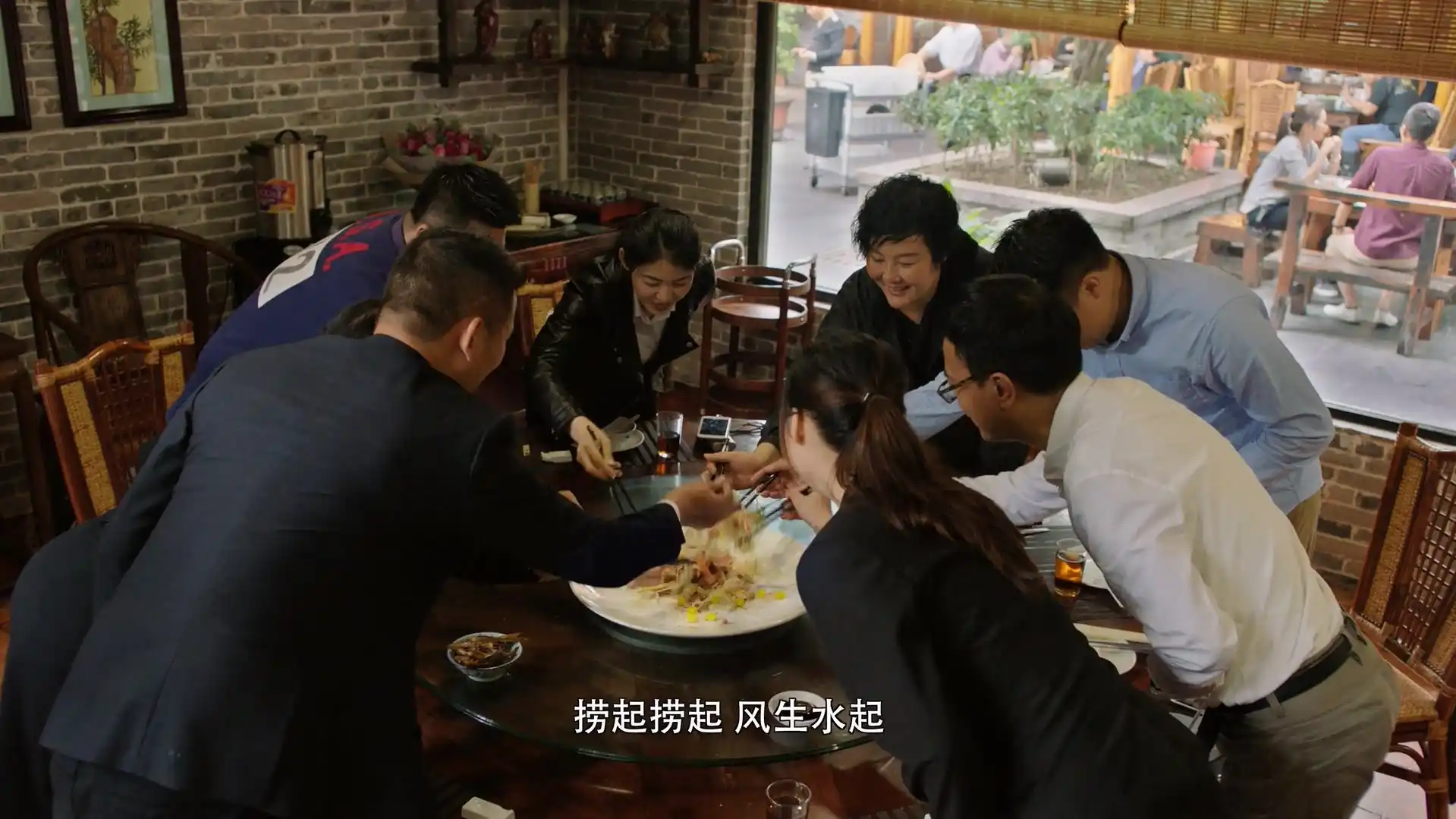 2023.3.18,【只想做一名合格的舔狗】,泡良,从吃饭到推倒,红酒一瓶摆平2剧照3